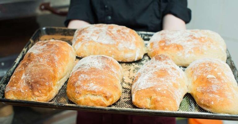 Itališka ciabatta. Išsikepkite šią skanią duoną namuose!