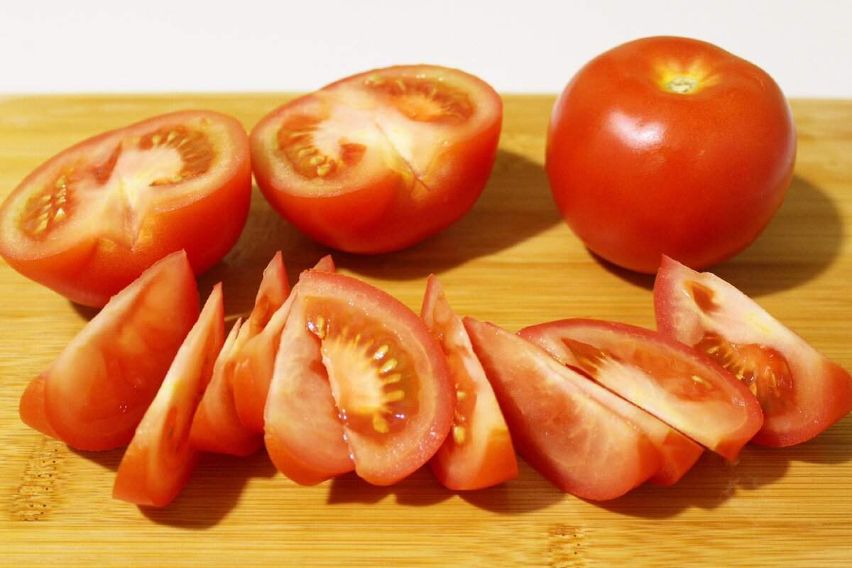 Почему томаты. Помидоры магазинные. Невкусные помидоры. Вкус помидора. Томат вкус на укус.