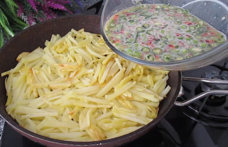 Paprasti ir skanūs pietūs, paruošiami keptuvėje. Labai sotus patiekalas, kuriam visai nereikia mėsos!