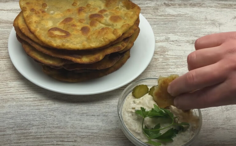 Originalus blynų receptas su marinuotais agurkais. Išbandykite, tai tikrai labai skanu!