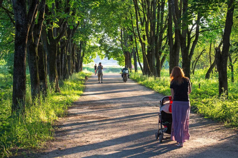 Mama su kūdikiu nuėjo į parką. Per vieną akimirką įvyko drama ir kūdikis mirė