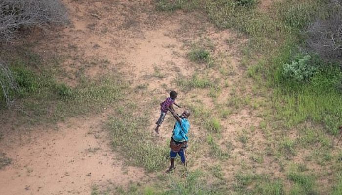 Pasiklydęs ketverių metų berniukas vienas išgyveno šešias dienas Afrikos dykumoje