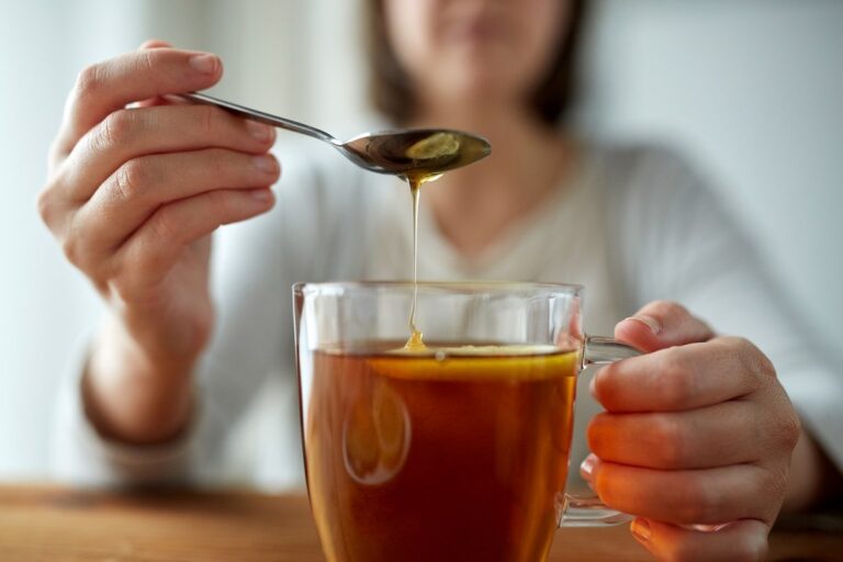 Ar galima dėti medaus į arbatą nepakenkiant sveikatai?