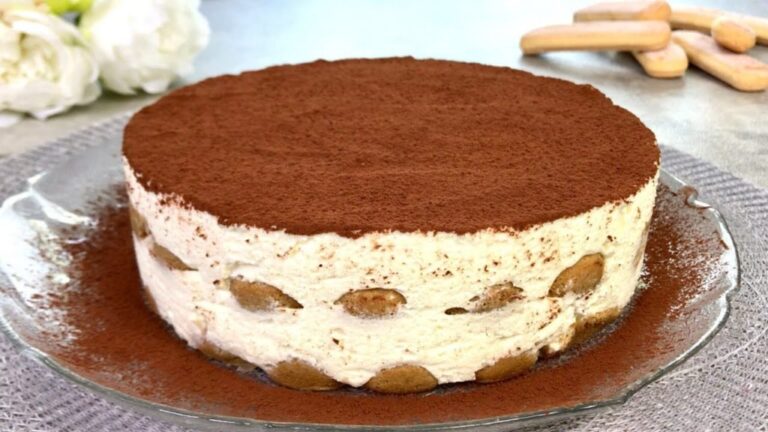 Tiramisu pyragas, kurį paruošite vos per 10 minučių!