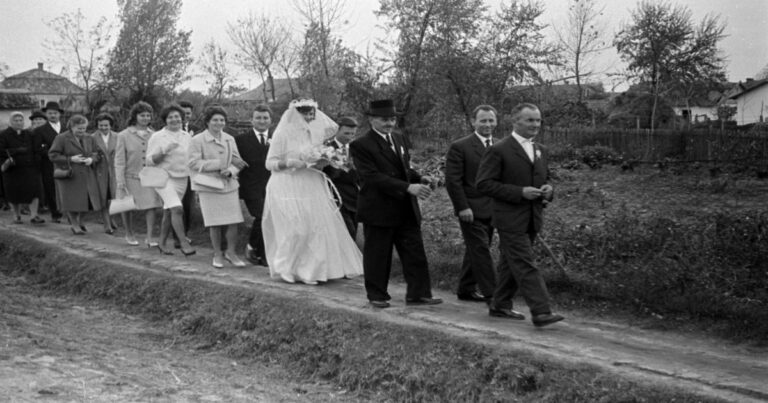 Taip vestuvininkai žygiavo senovinėse kaimo vestuvėse: daug tradicijų išliko iki šių dienų!